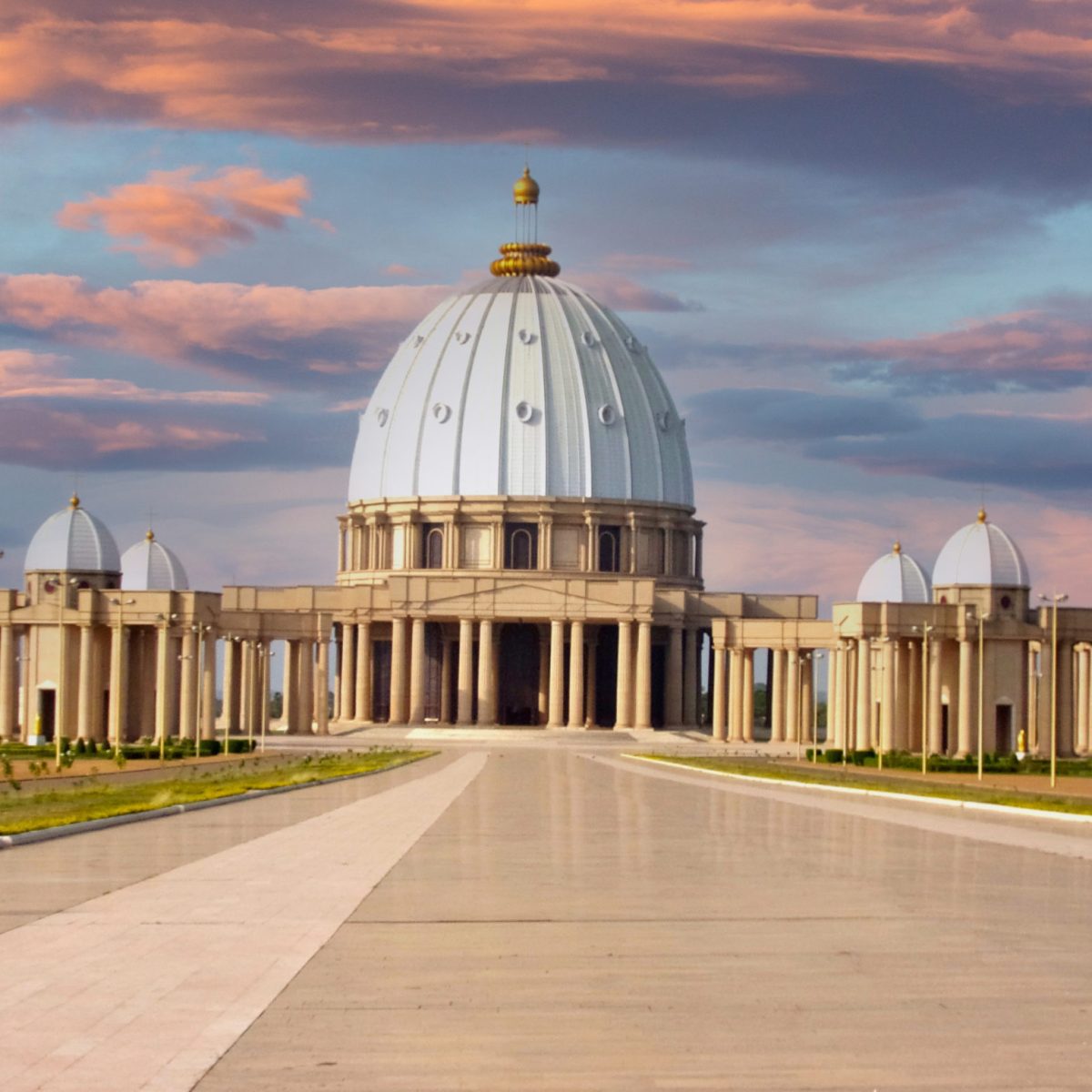BASILICA UNSERE LIEBE FRAU DES FRIEDENS IN YAKRO&nbsp;🇨🇮